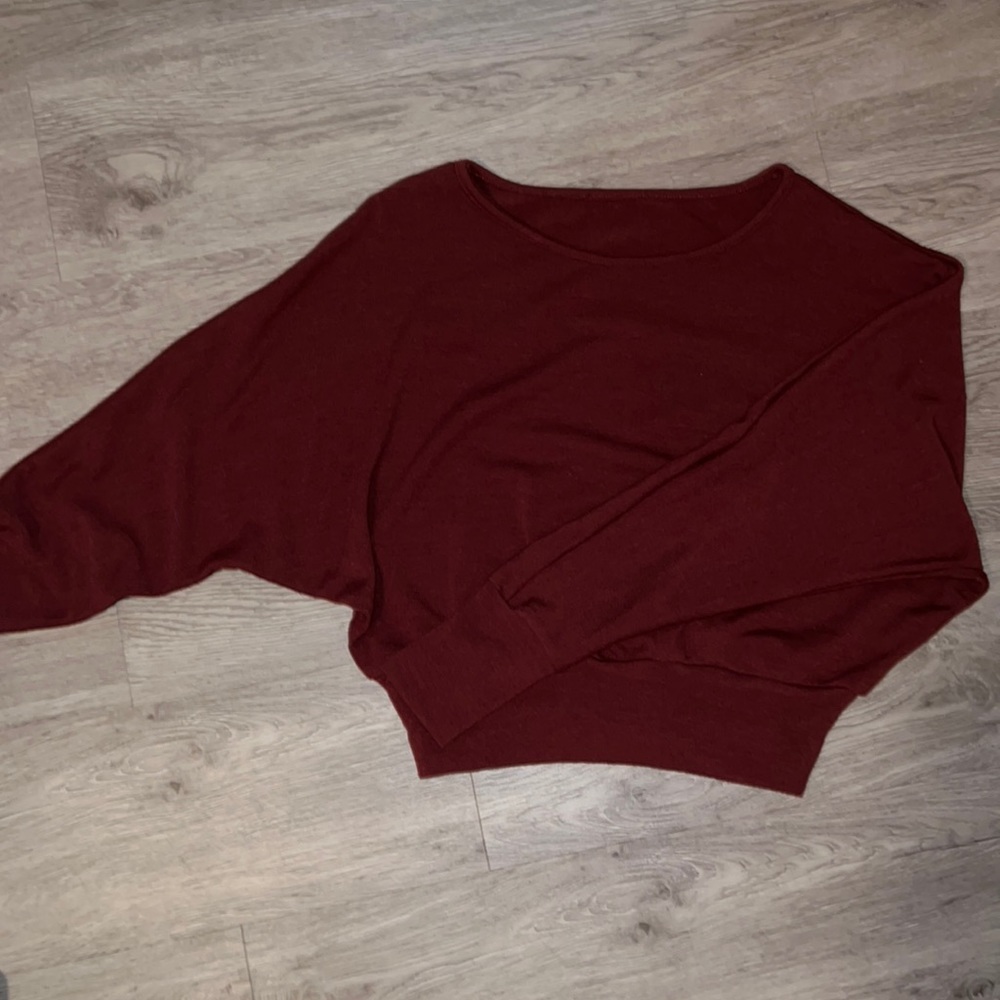 Womens size XS top..sits right at top of jeans. Super cute!